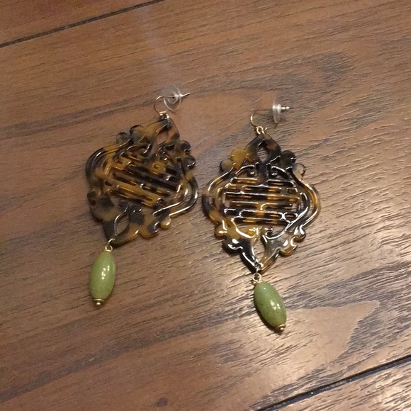 Women’s Chico’s tortoise and jade necklace w - Picture 3 of 5